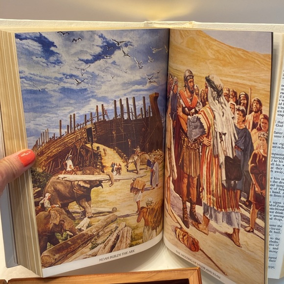 King James Version Holy Bible Dove of Peace,1991 White hardcover with Cedar box - Picture 15 of 16